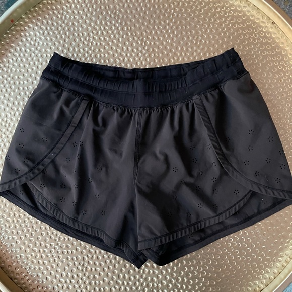 Lululemon Size 6 .. Shorts - Picture 1 of 3